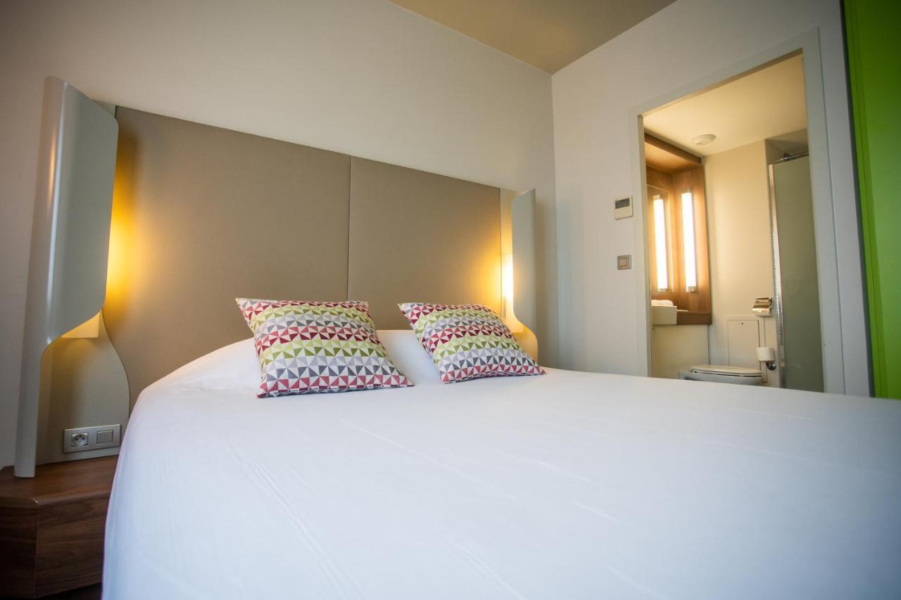 Campanile Carcassonne Est - La Cite Hotel Екстериор снимка