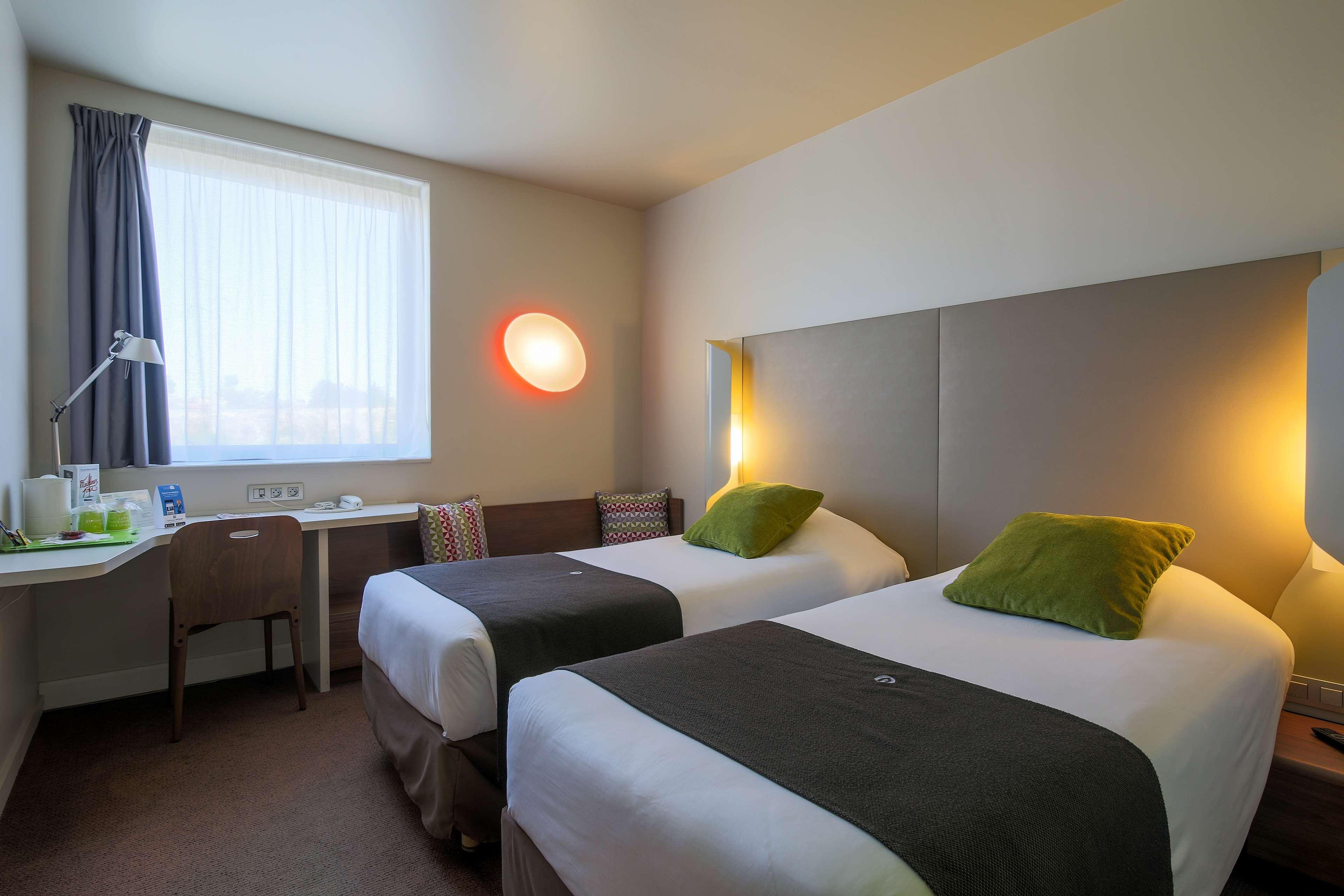Campanile Carcassonne Est - La Cite Hotel Екстериор снимка