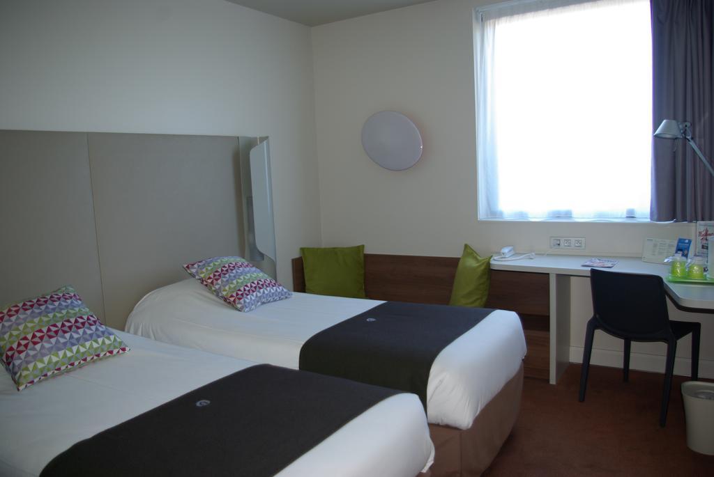 Campanile Carcassonne Est - La Cite Hotel Екстериор снимка